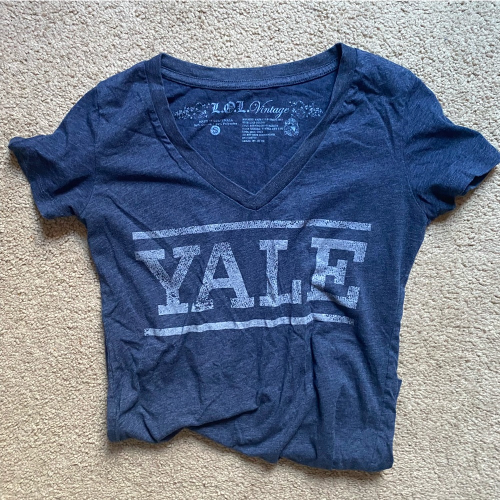 Yale v neck t shirt vintage
